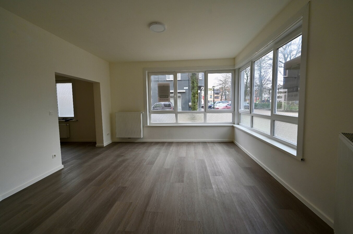 INSTAPKLAAR GELIJKVLOERS 2-SLAAPKAMER APPARTEMENT 