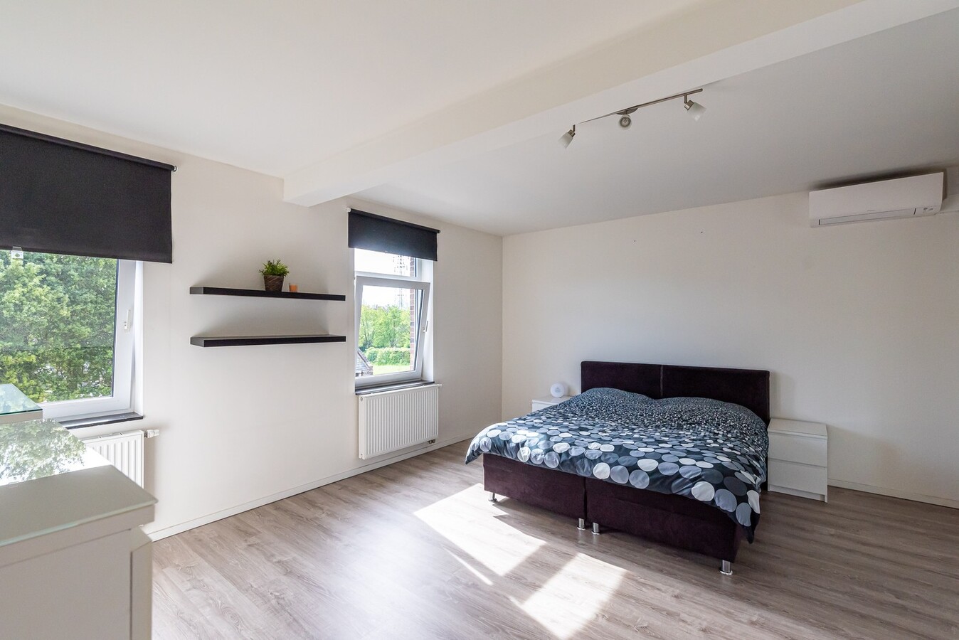 Tof ingerichte gezinwoning met privé-parking 