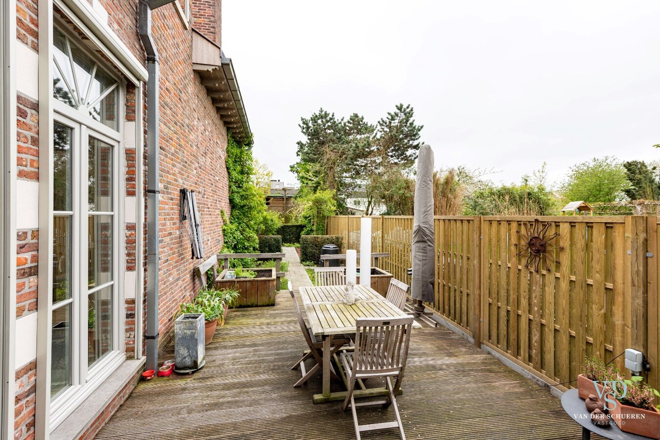 Ruim en stijlvol wonen in hartje Gavere. 