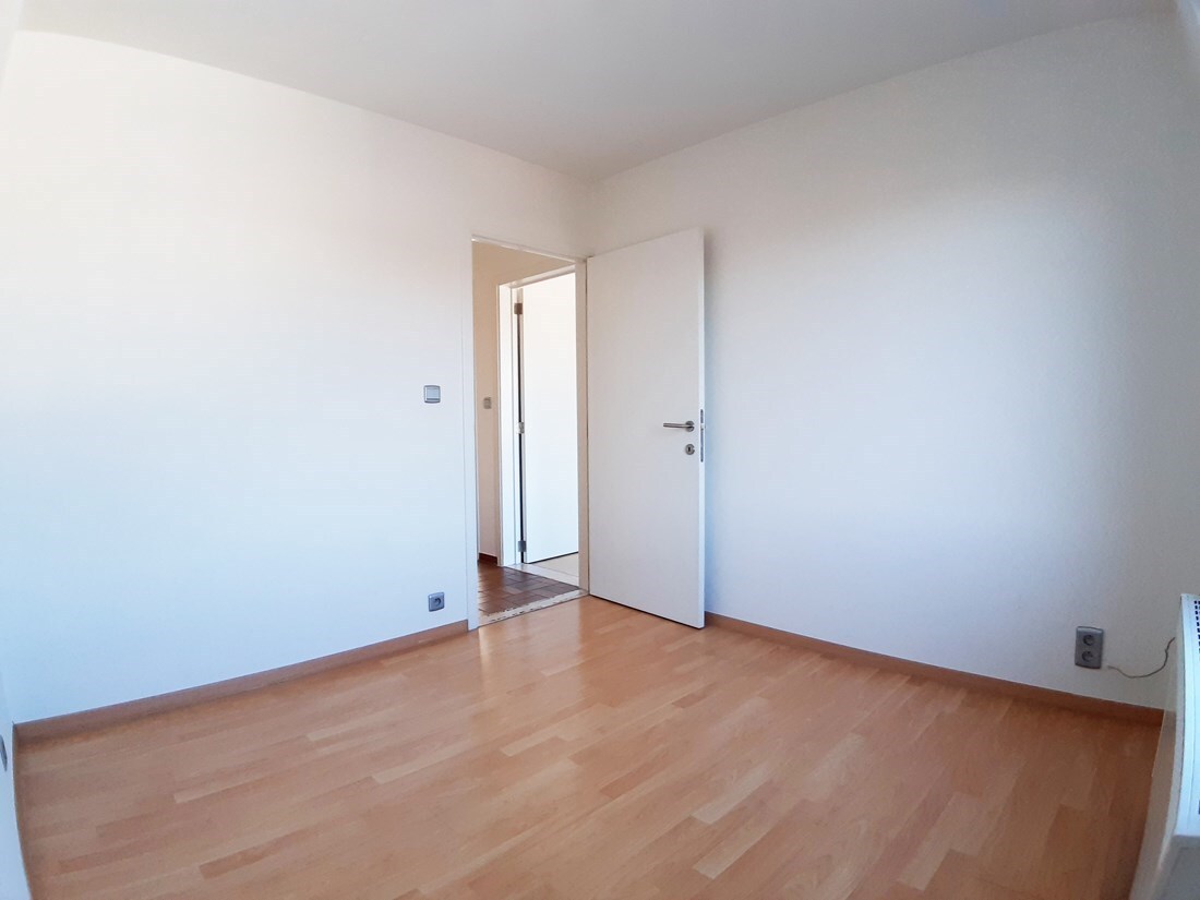 Gerenoveerd dakappartement MET GARAGE te Beverst 