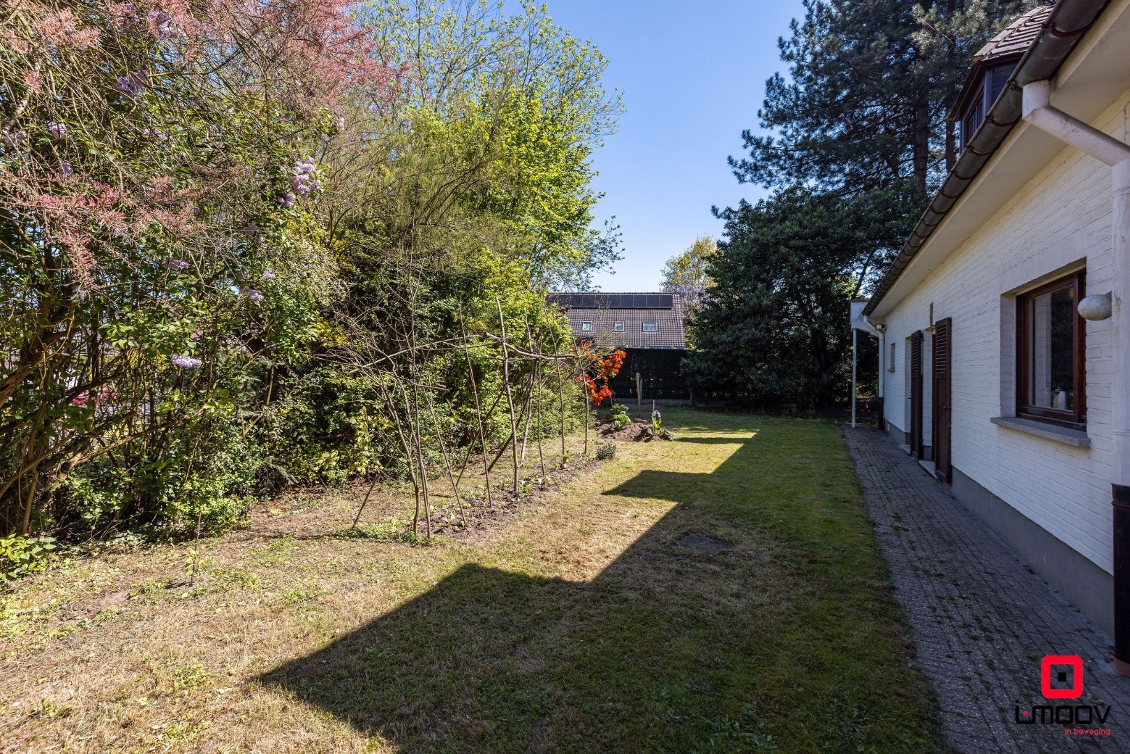 Karaktervolle villa met royale volumes op perceel van 1100m2 nabij de E40 