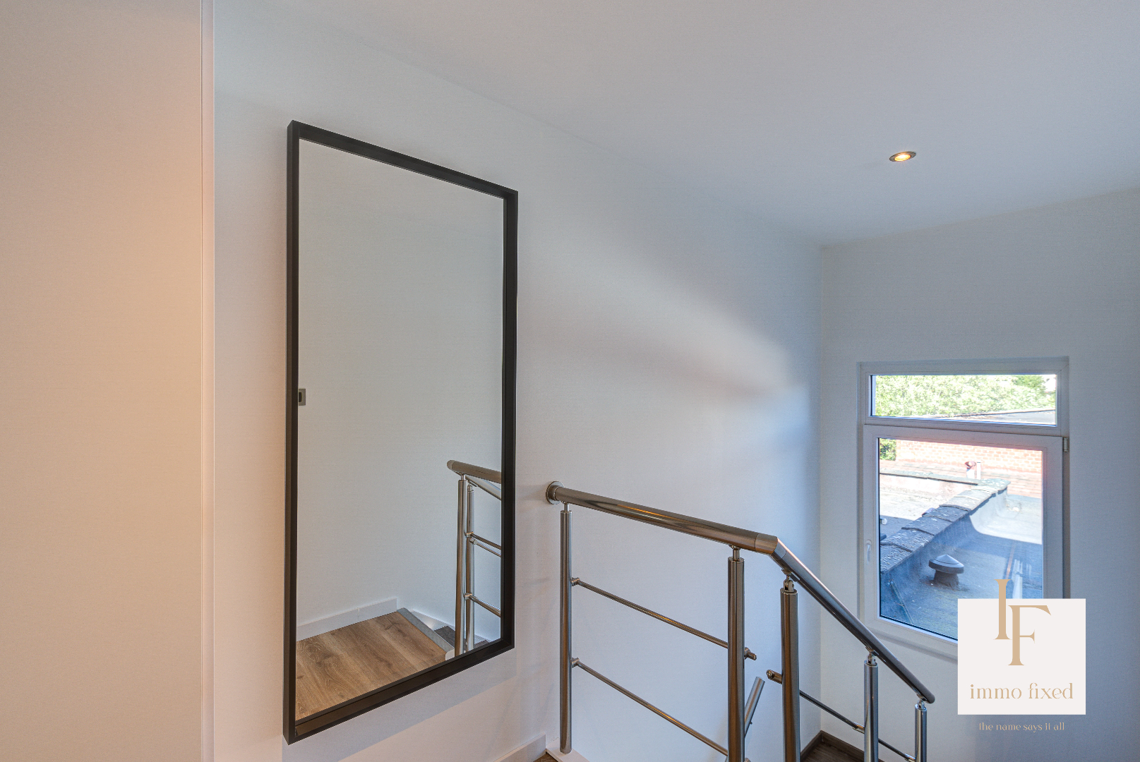 Instapklare woning met 2 SLKS te Schoten! 