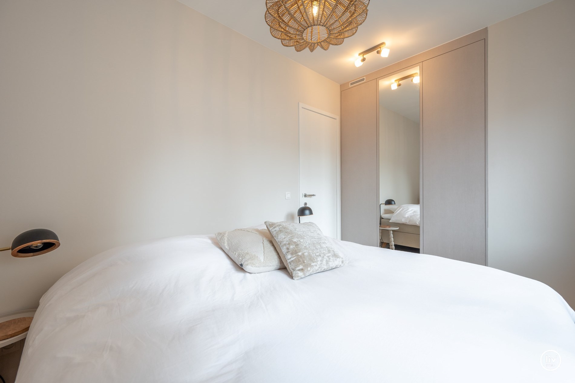 Nieuwbouw appartement met 3 slaapkamers gelegen in de Lippenslaan, het appartement is compleet gemeubeld. 