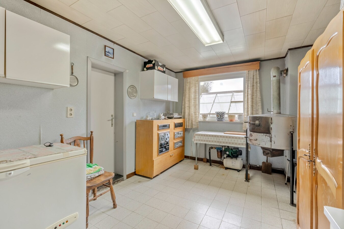 Te renoveren woning met 3 slaapkamers en grote tuin. 