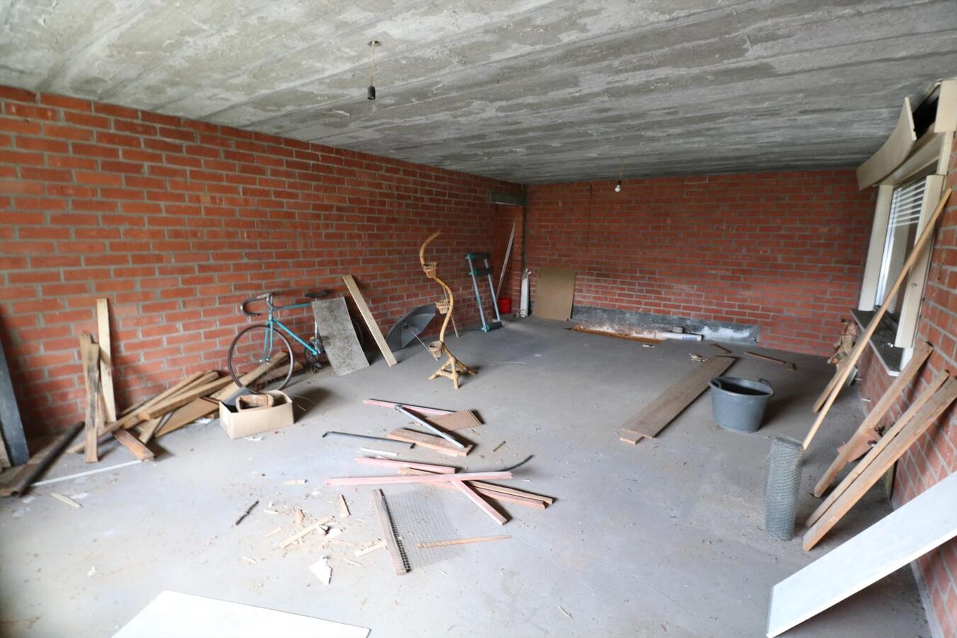 Woning met mogelijkheid tot commmerciële ruimte op 1398m² te Aartrijke 