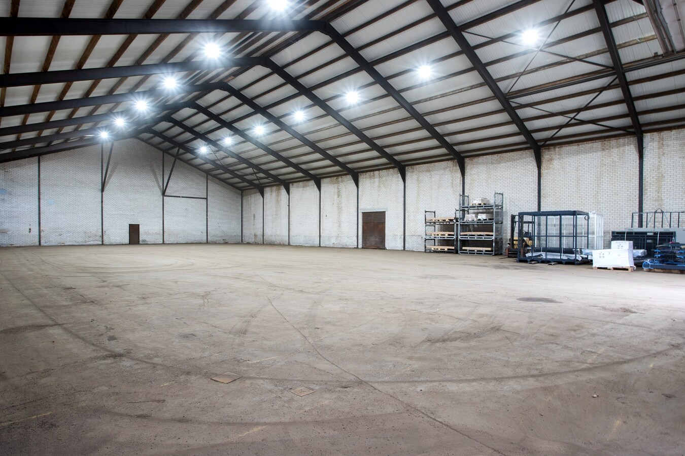 Te huur: “Opslag/overslaghal met buiten terrein”  aan de Rijt 31 te Luyksgestel, voorheen van KLG met buitenterrein. 