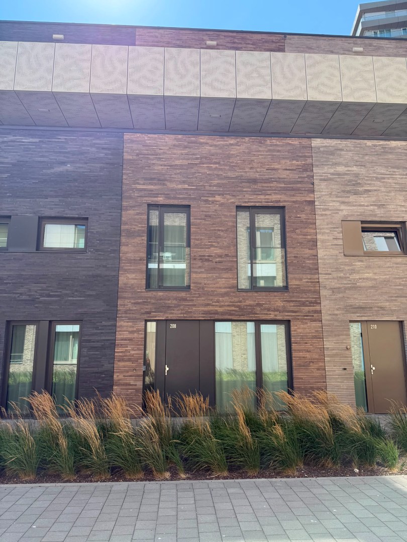 SCHITTEREND DUPLEX-APPARTEMENT – 3 SLPK – 2 BADKAMERS – ZONNIG TERRAS 