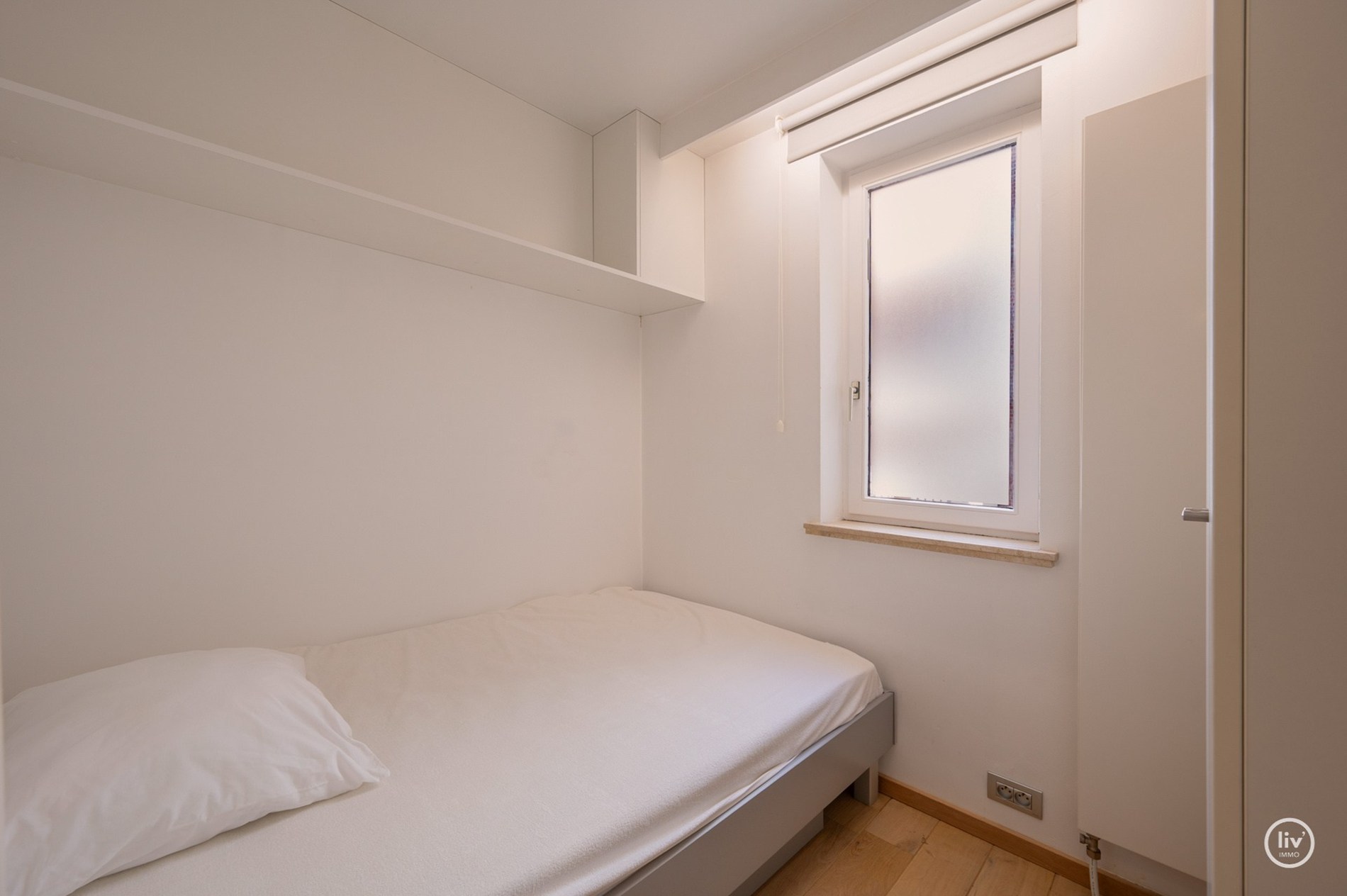 Appartement de 2 chambres prêt à emménager situé à Piers de Raveschootlaan, à proximité de la Lippenslaan. 