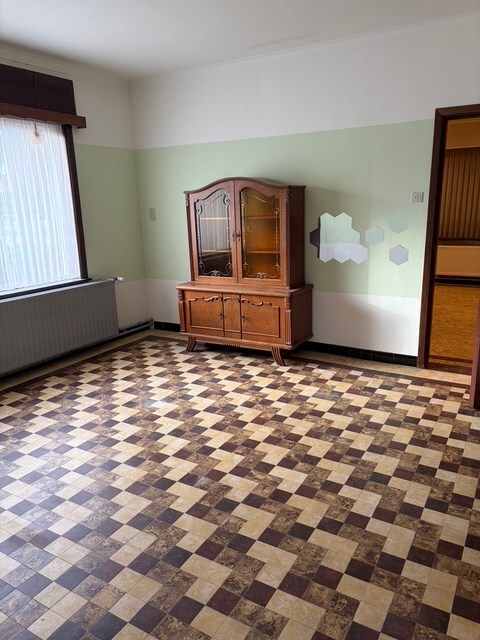 Te renoveren woning op een perceel van 8 are 