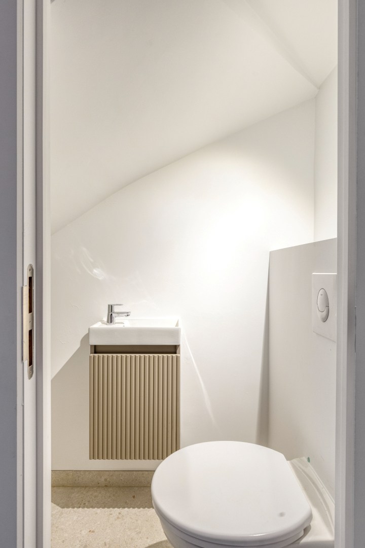 Volledig gerenoveerde studentenkamer in residentie met 15 studentenkamers en een 1slaapkamer appartement in hartje Leuven - EPC label A! 