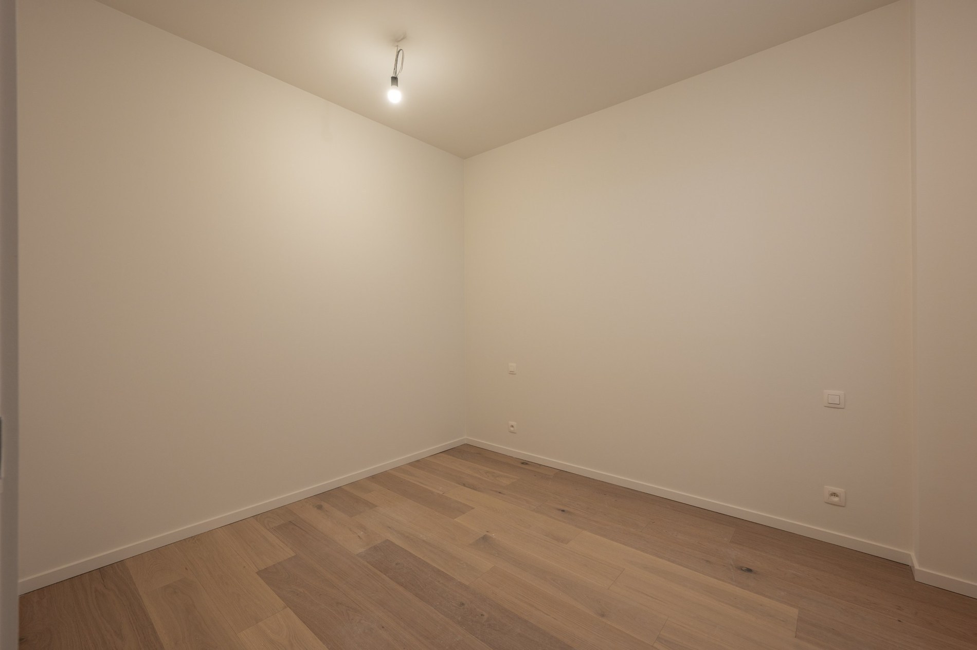 Centraal gelegen 3-kamer appartement te Res. Hoost op wandelafstand van de Zeedijk van Heist. 