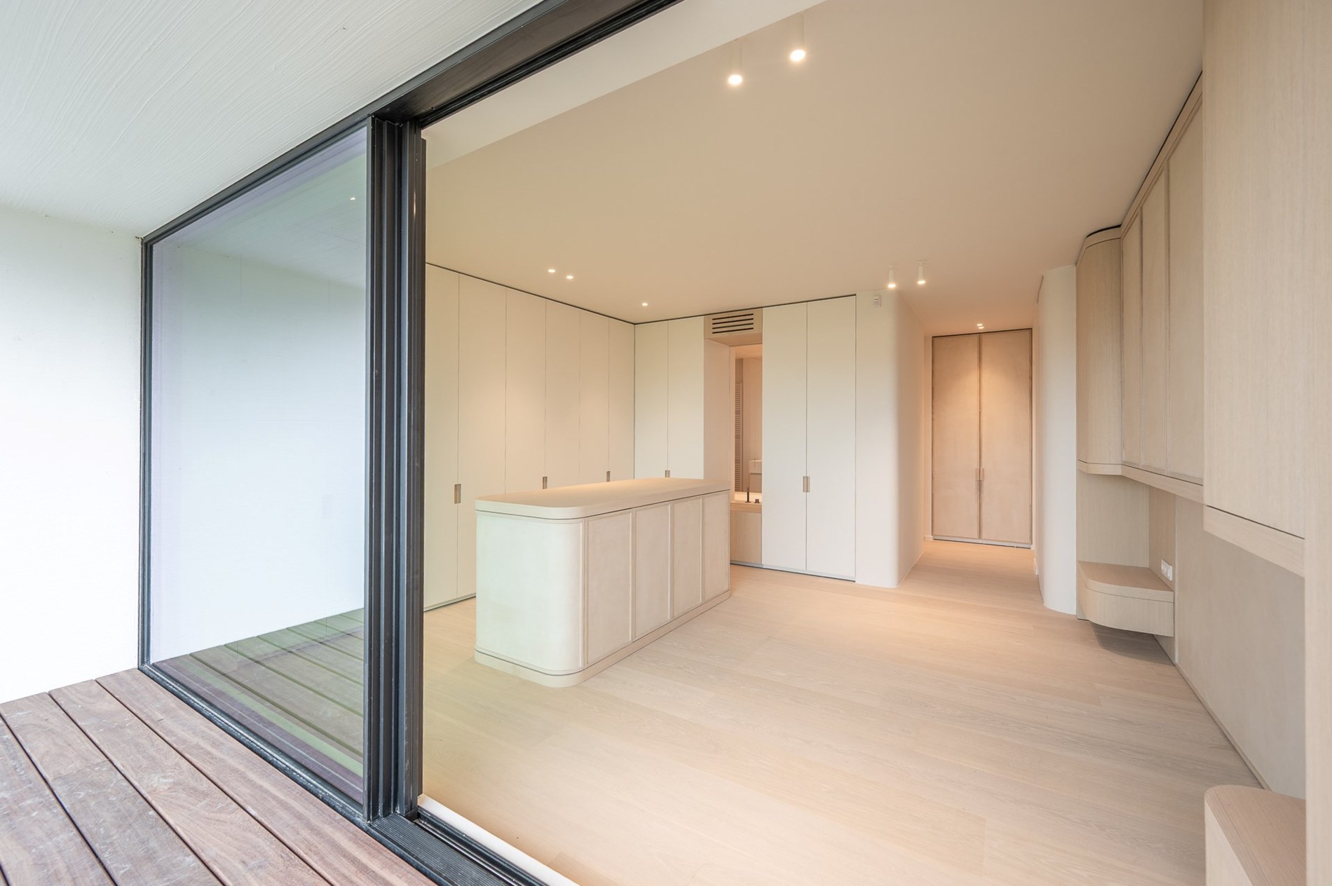 Luxueuze volledig afgewerkte nieuwbouwvilla gelegen aan de rand van het Zoute. 