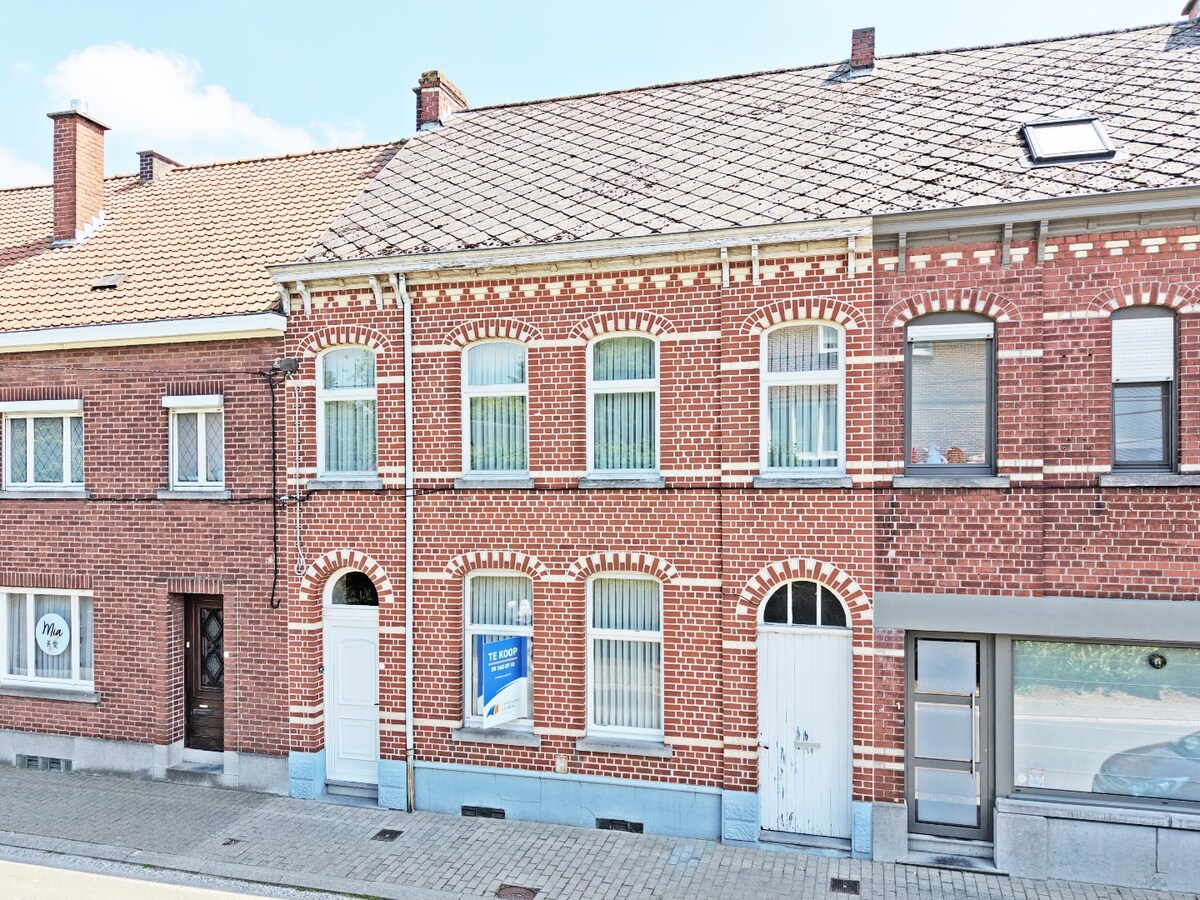 Ruime, te renoveren woning met veel potentieel te Erwetegem 