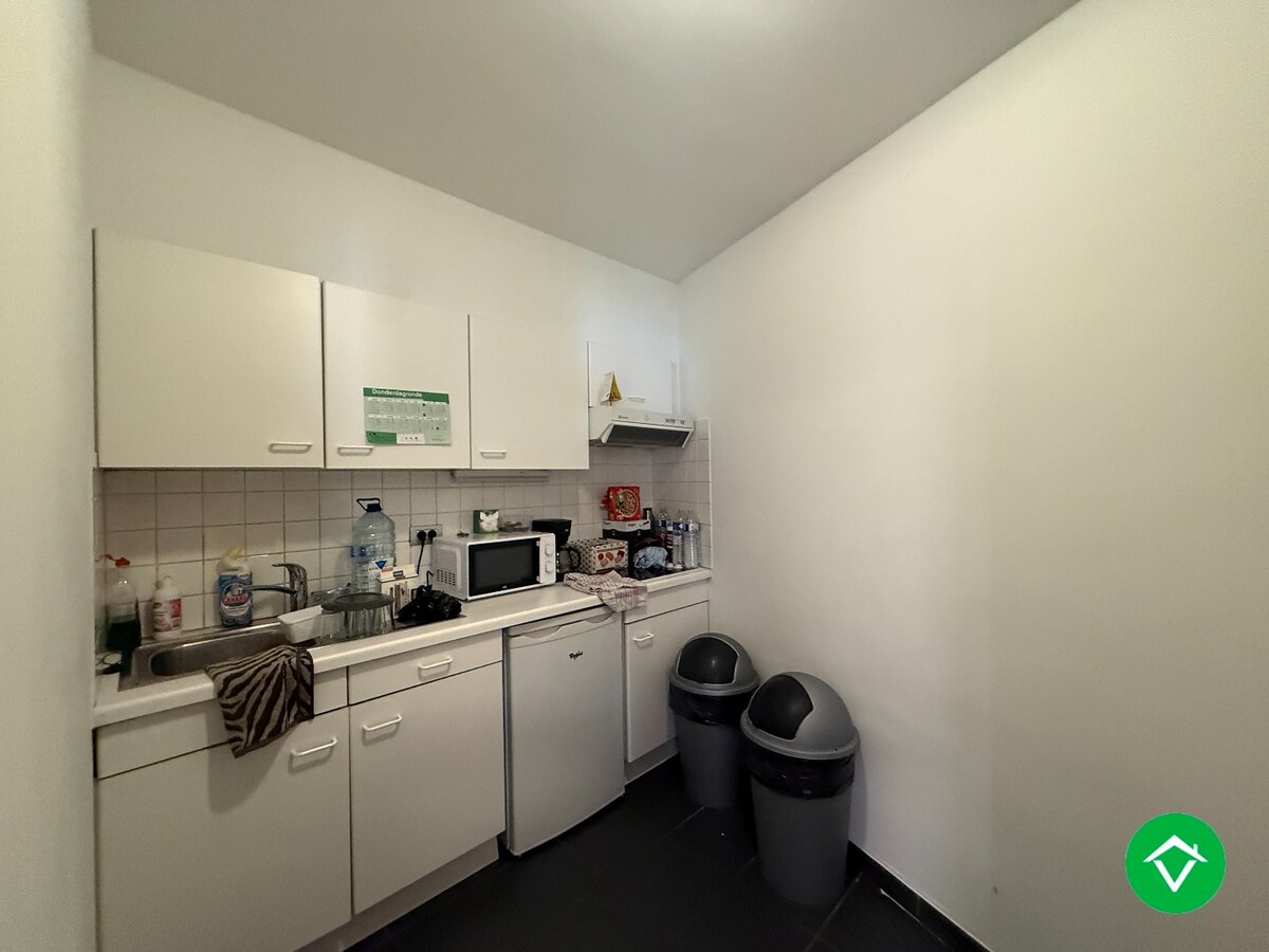 Commercieel gelegen handelspand te Roeselare 