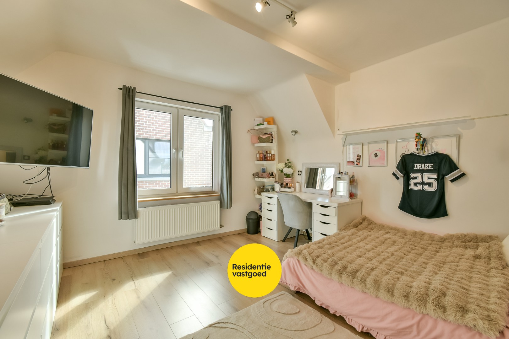 Halfopen woning met verhuurde buitenunit – extra inkomsten vanaf dag één! 