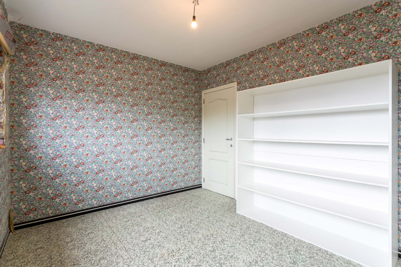 Ruime woning te Pajottegem met 4 slpks, garage en tuin op +-10a! 