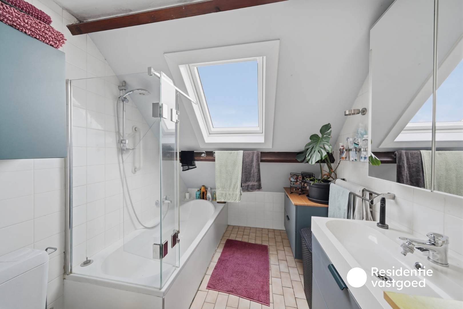 Opbrengsteigendom met 3 appartementen, garage en zonnig terras 