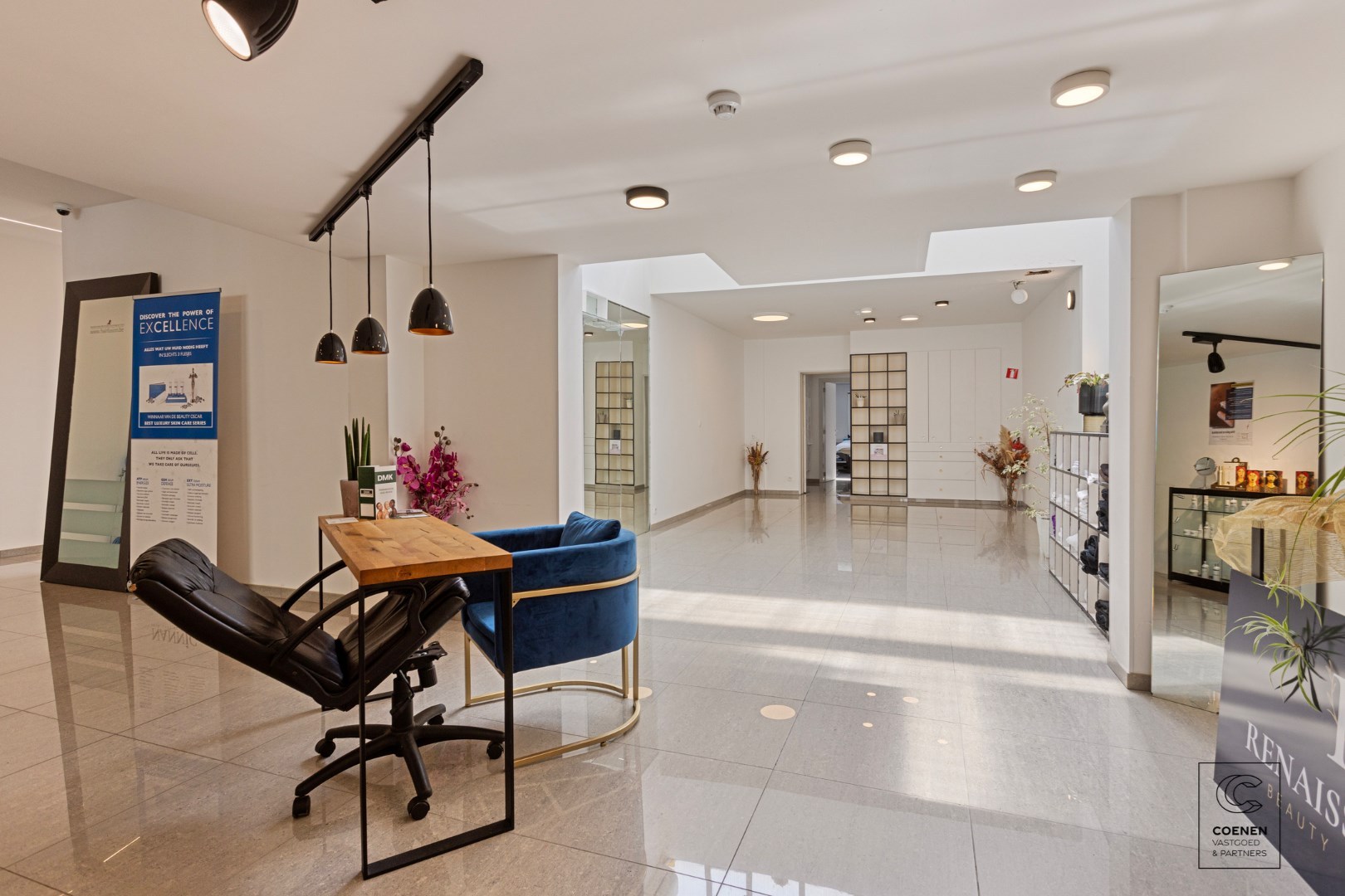 Prachtige handelsruimte met een bruikbare oppervlakte van 355 m² op een SCHITTERENDE locatie te Berchem 