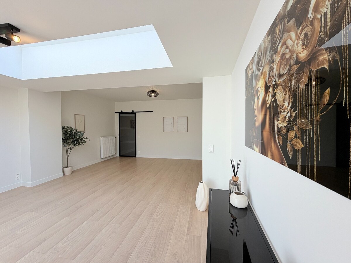 Prachtige ruime woning met 4 slaapkamers en 2 badkamers ! *** NONO INSPIRED *** 