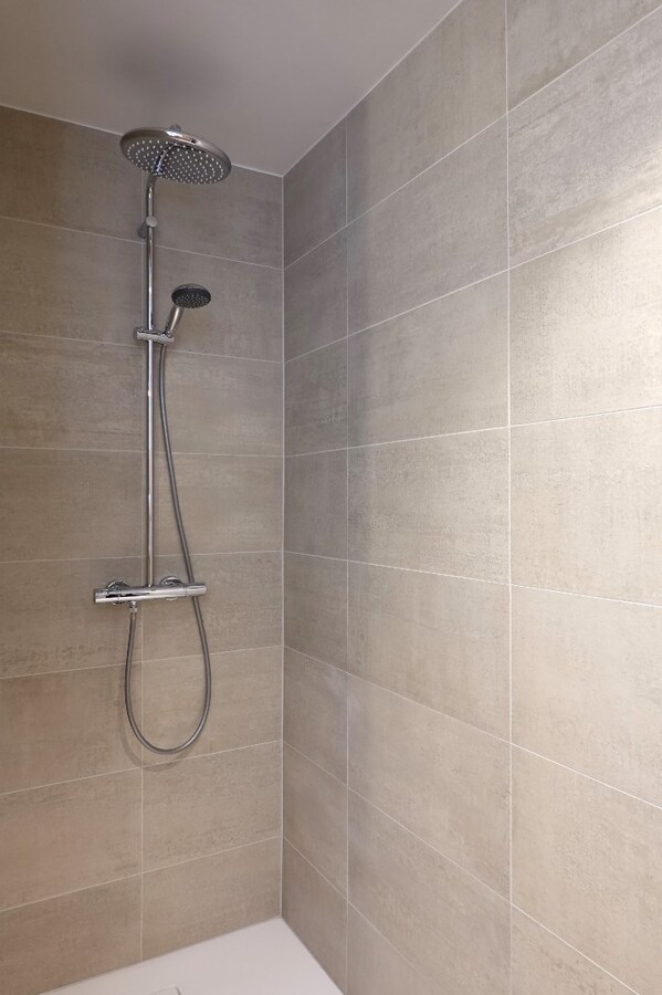 Prachtig afgewerkt nieuwbouwappartement in centrum De Haan met garagebox 