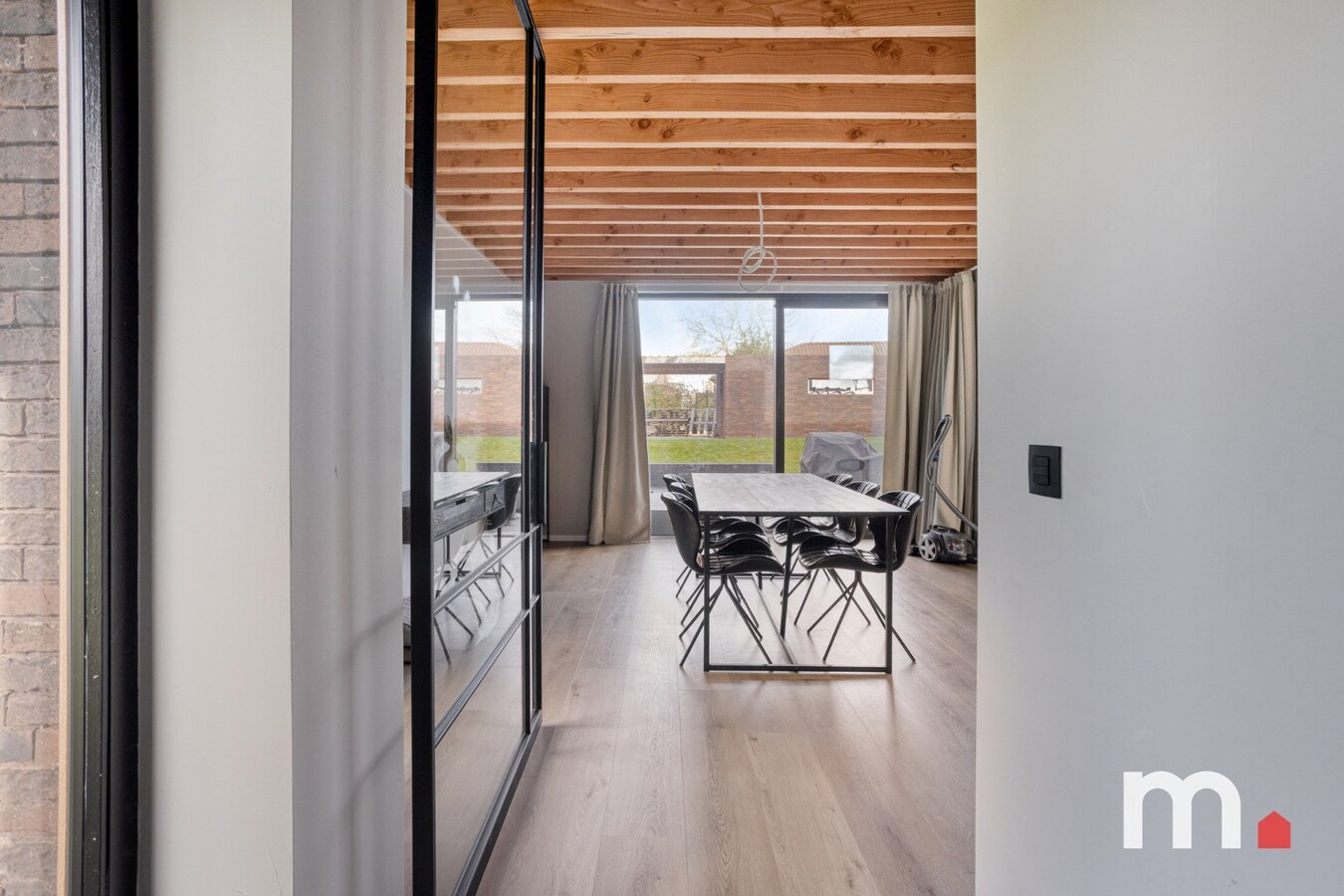 Unieke Villa te Lendelede met 5 slaapkamers met hoogwaardige afwerking ! 