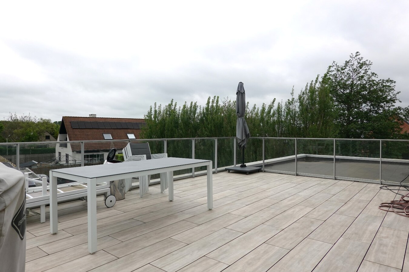 Kwalitatief nieuwbouwappartement met enorm terras en garagebox 