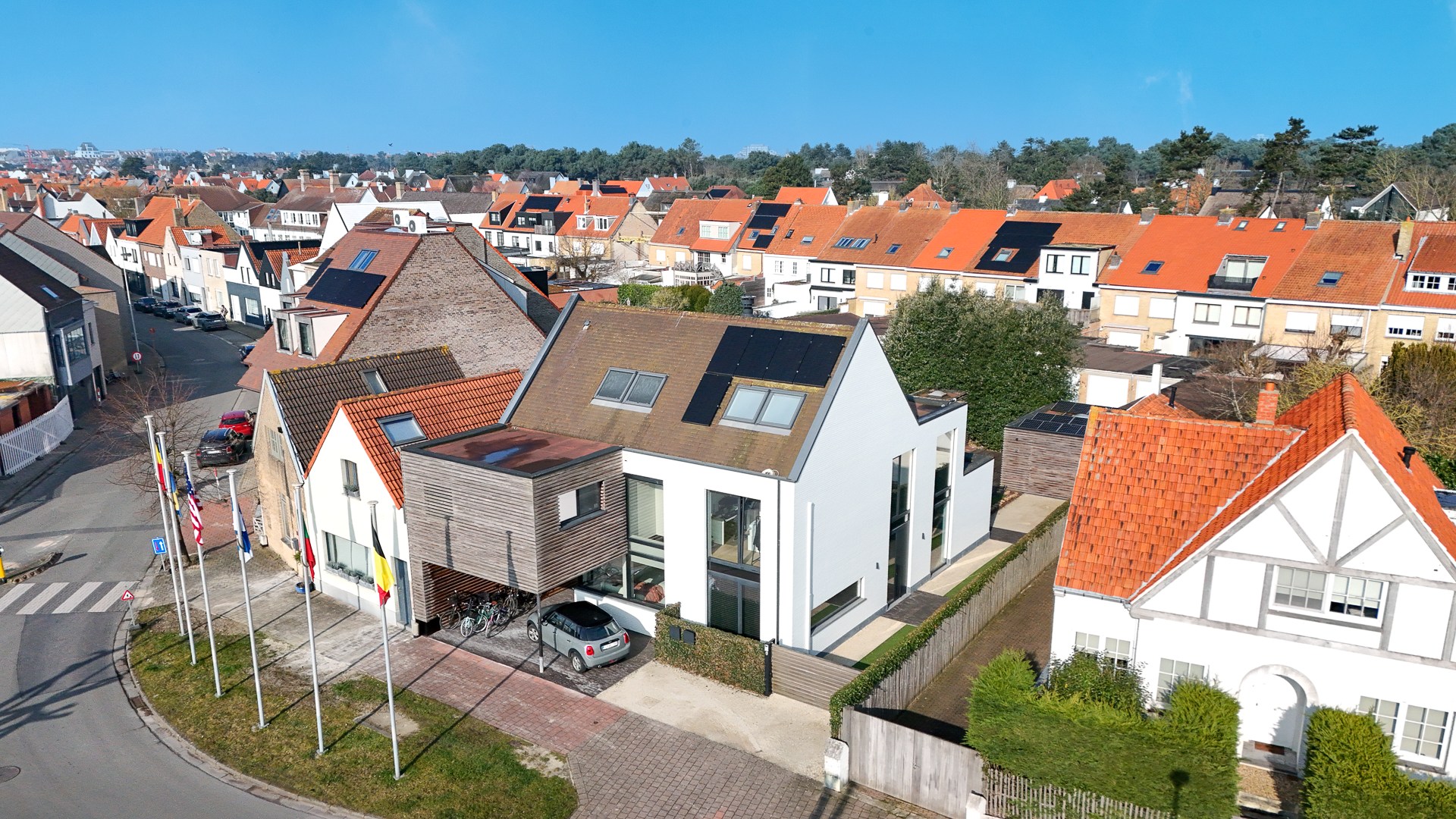 Centraal gelegen 3-gevelwoning in hedendaagse stijl – Bouwjaar 2014 