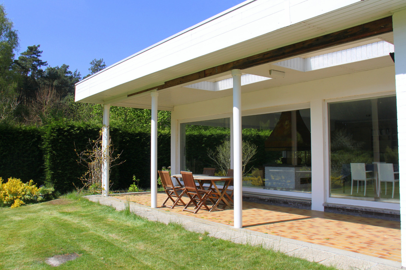Unieke gemeubelde villa in het bos van Hertsberge 