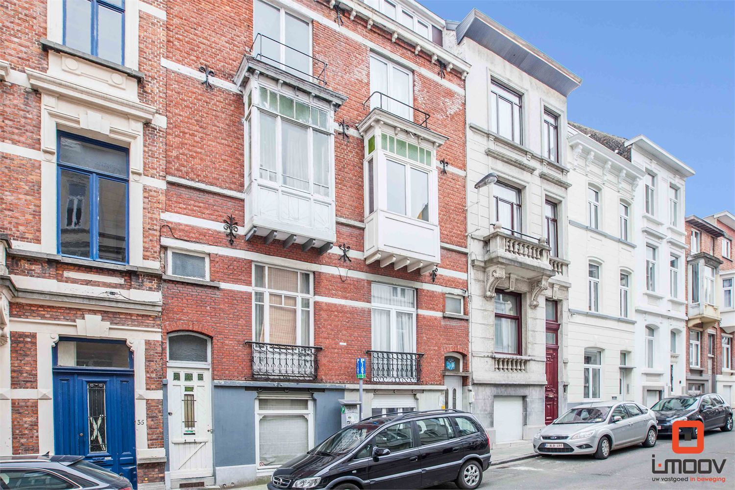 Ideaal gelegen studentenhuis bestaande uit 9 kamers en 2 studio's! 