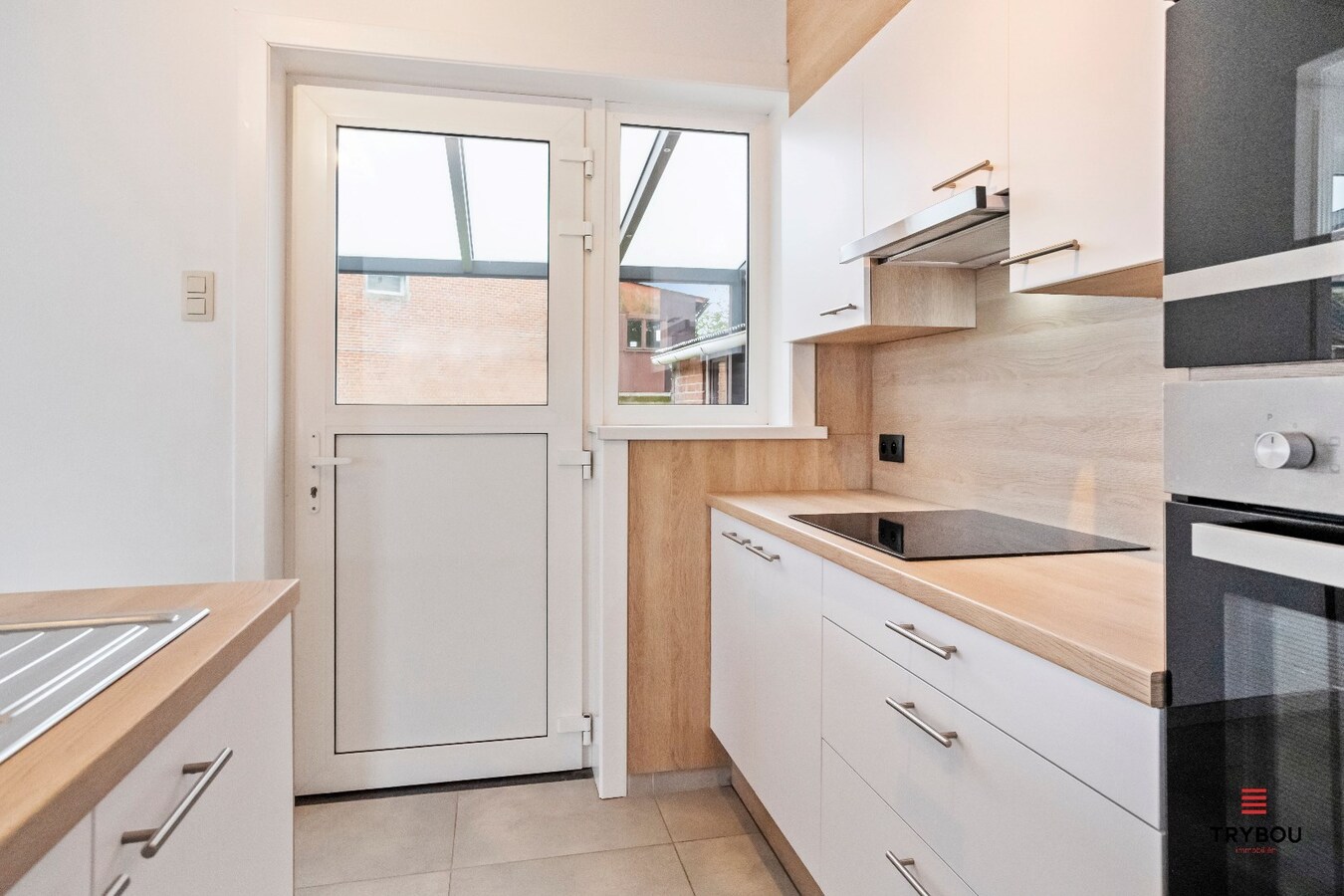 Gerenoveerde alleenstaande woning met 3 slaapkamers op perceel van 562m² 