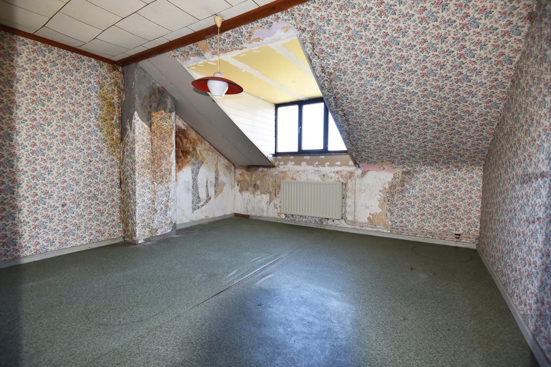 Te renoveren / herop te bouwen woning op 4.543 m² landelijk gelegen te Moerkerke 