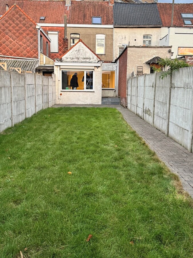 Instapklare woning met 3 slaapkamers en tuin te Roeselare 