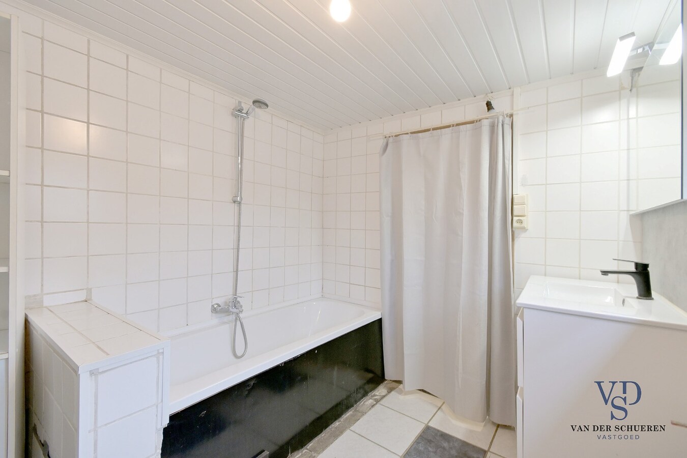 Te renoveren gezinswoning. 