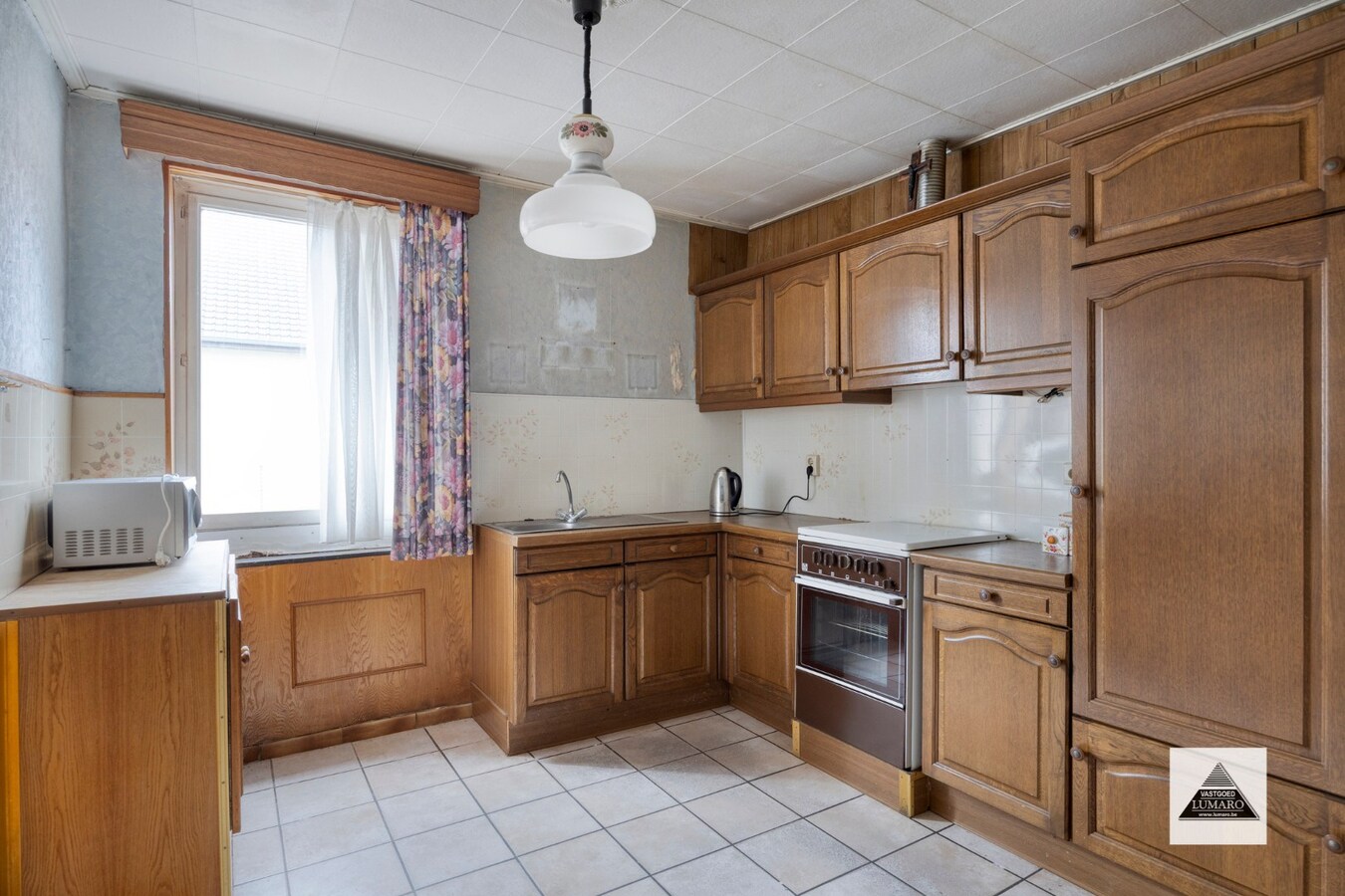 Te renoveren langgevel-hoeve op 3.536 m² in Maasdorp Boorsem 