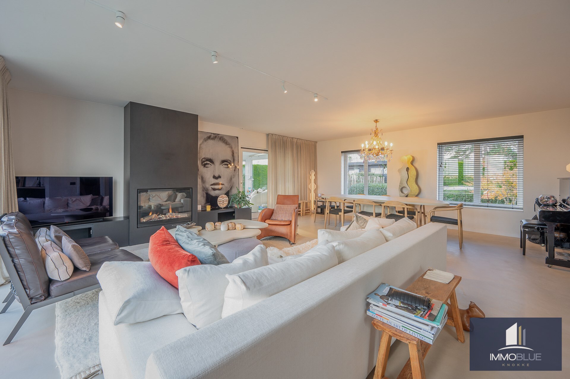 Charmante hoeve met volledig ingericht atelier gelegen op een perceel van ongeveer 5.500 m². 