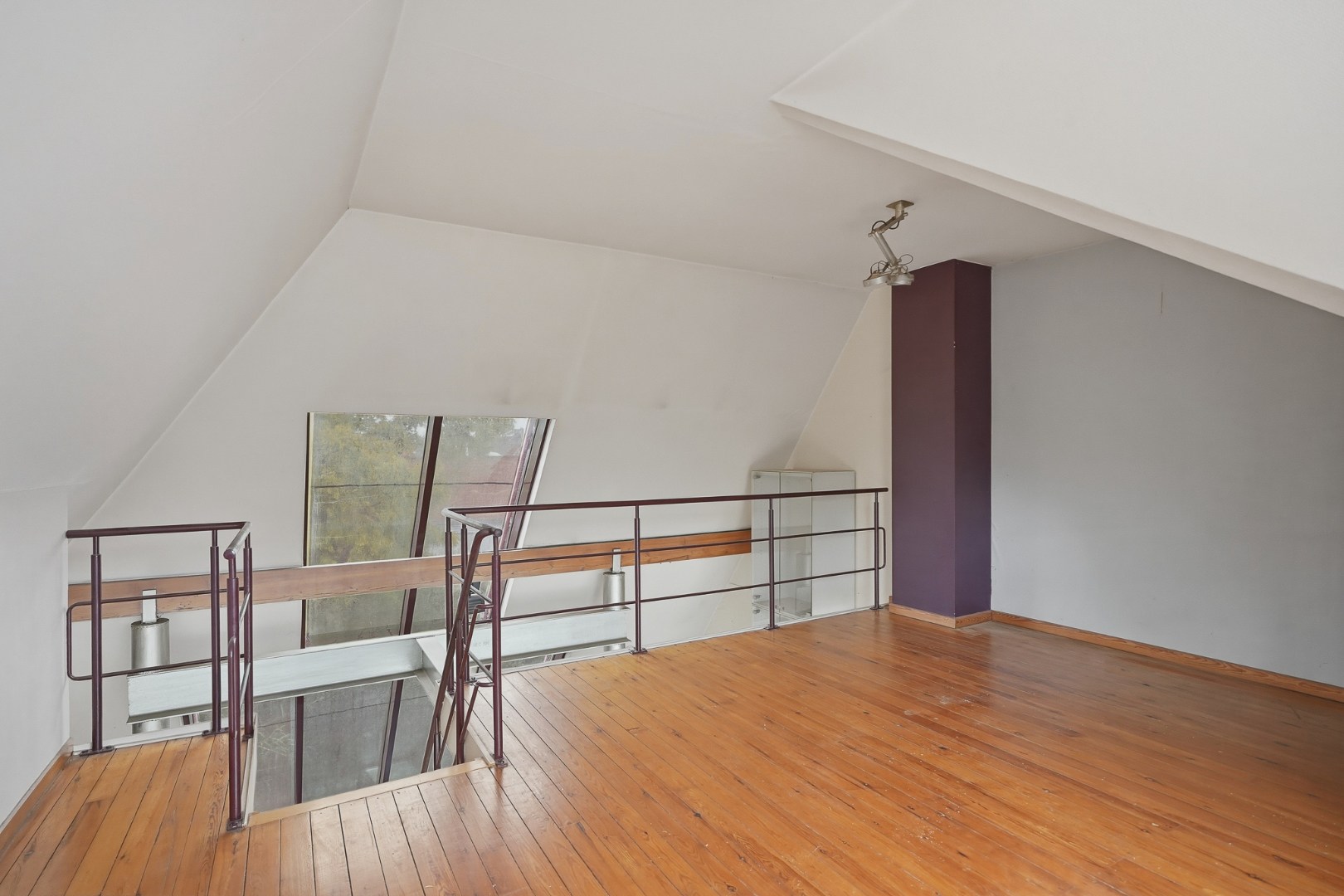 Lichtrijke woning met renovatiepotentieel te Assebroek 
