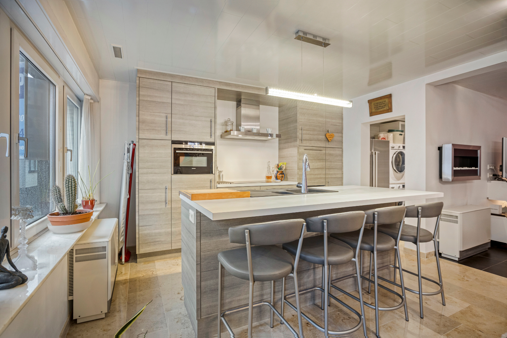 Ruime en centraal gelegen woning met dubbele garage 