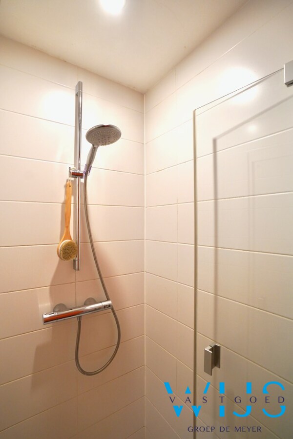 Enorm energiezuinig woonhuis in halfopen bebouwing te Eeklo ! 