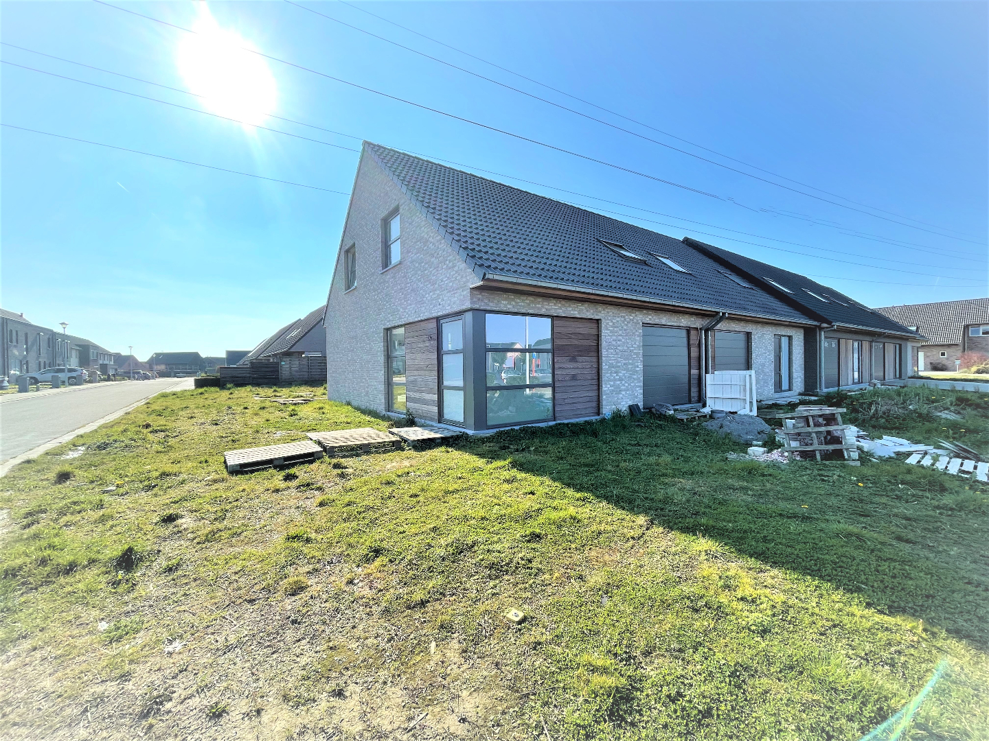 Nieuwbouwwoning met 3 slaapkamers en garage op 376m² 