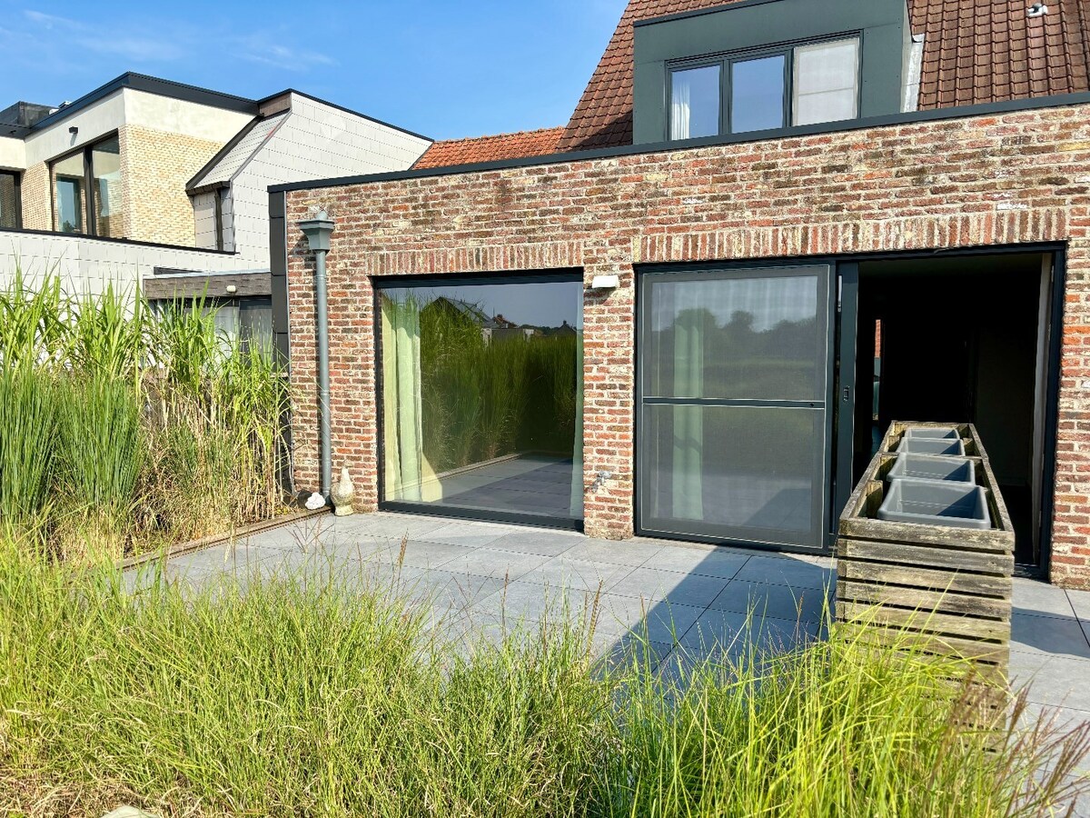 Prachtig, ruim duplex-appartement 115 m² met ruim terras in centrum Sint-Antonius 