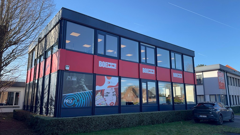 Ingedeelde kantoorruimte te huur vlakbij R4 en E40 in Drongen