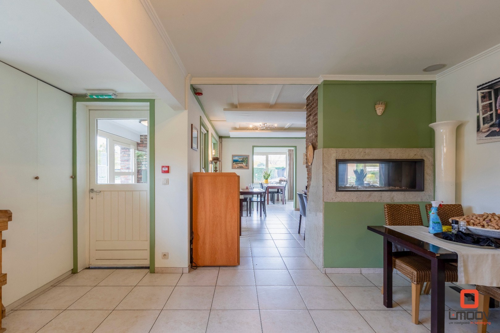 Ruim handelspand met appartement en tal van mogelijkheden in Hijfte (Lochristi) 