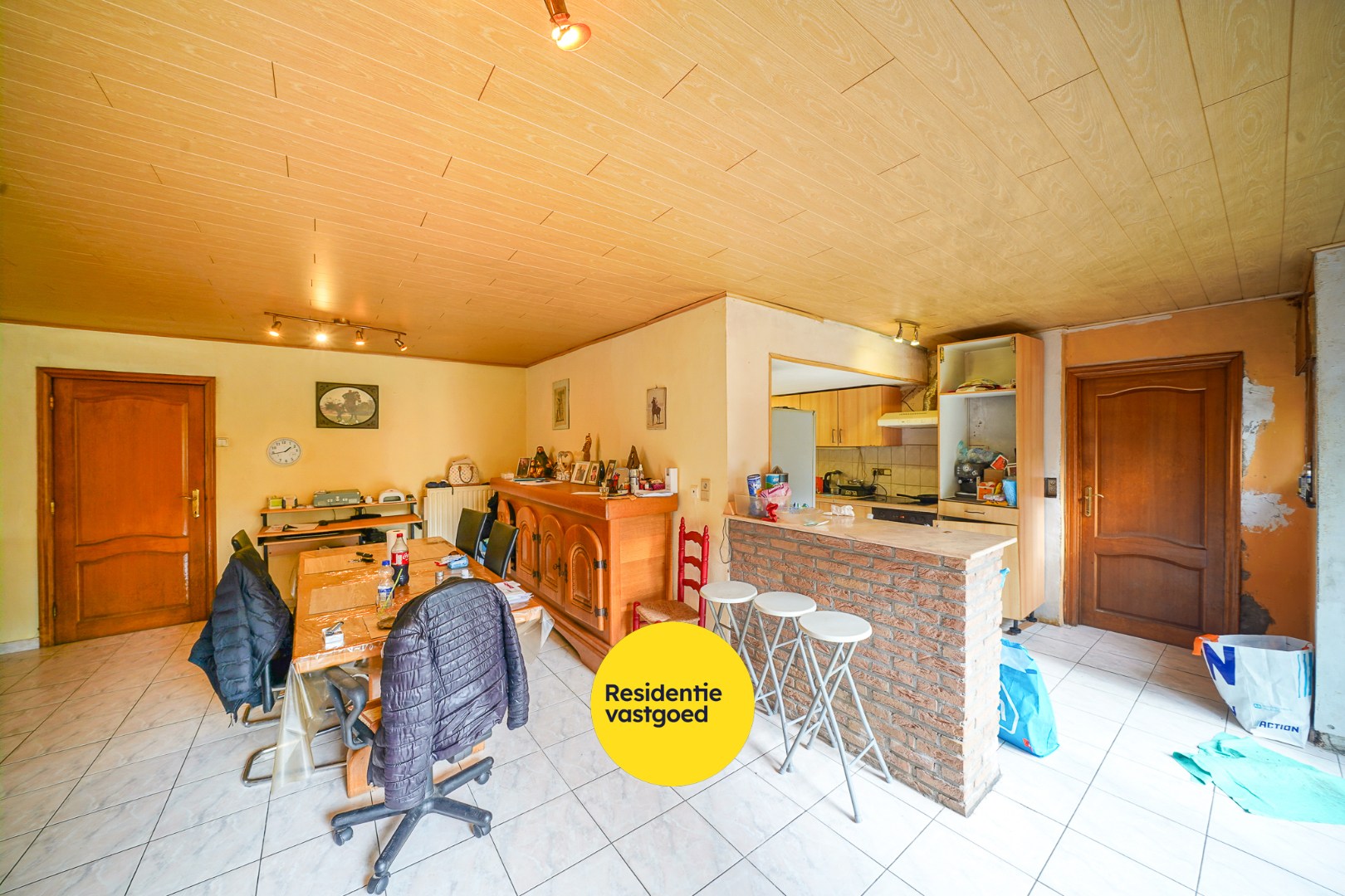 Ruime woning met dubbele garage en 6 slaapkamers in Bredene – ideaal renovatieproject 