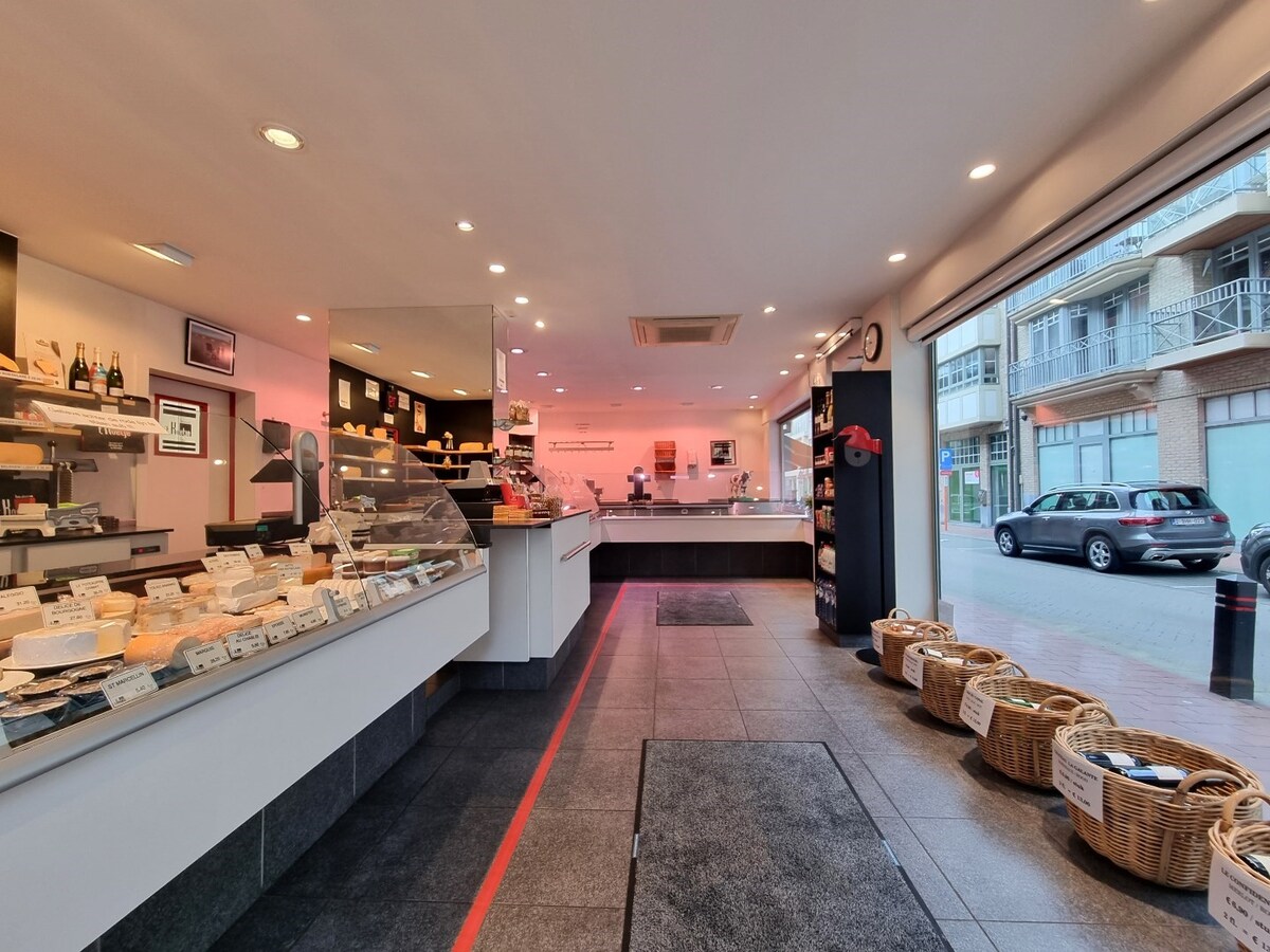 Handelszaak (hoekligging) op absolute topligging in Heist 