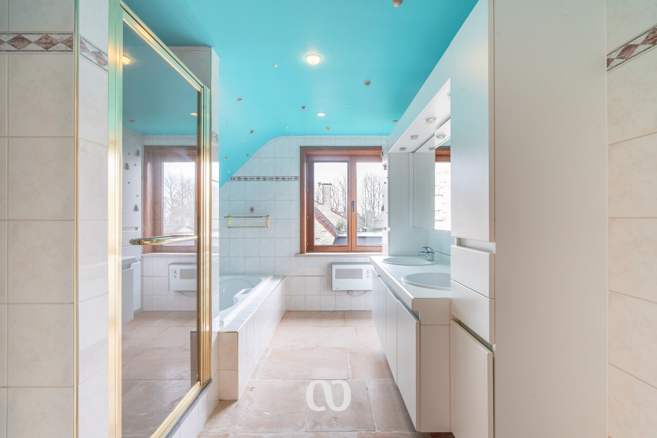 Karaktervolle en ruime woning met 3 slaapkamers en garage nabij het centrum van Oudenaarde 