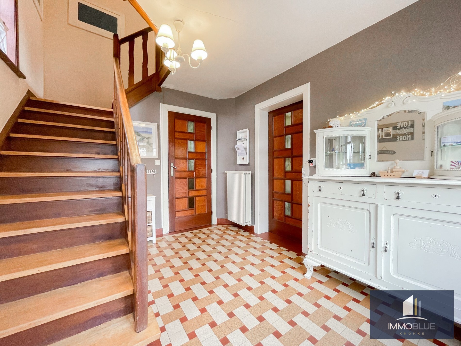 Uiterst charmante villa, rustig gelegen in één van de paadjes in het Zoute op wandelafstand van de zee. 