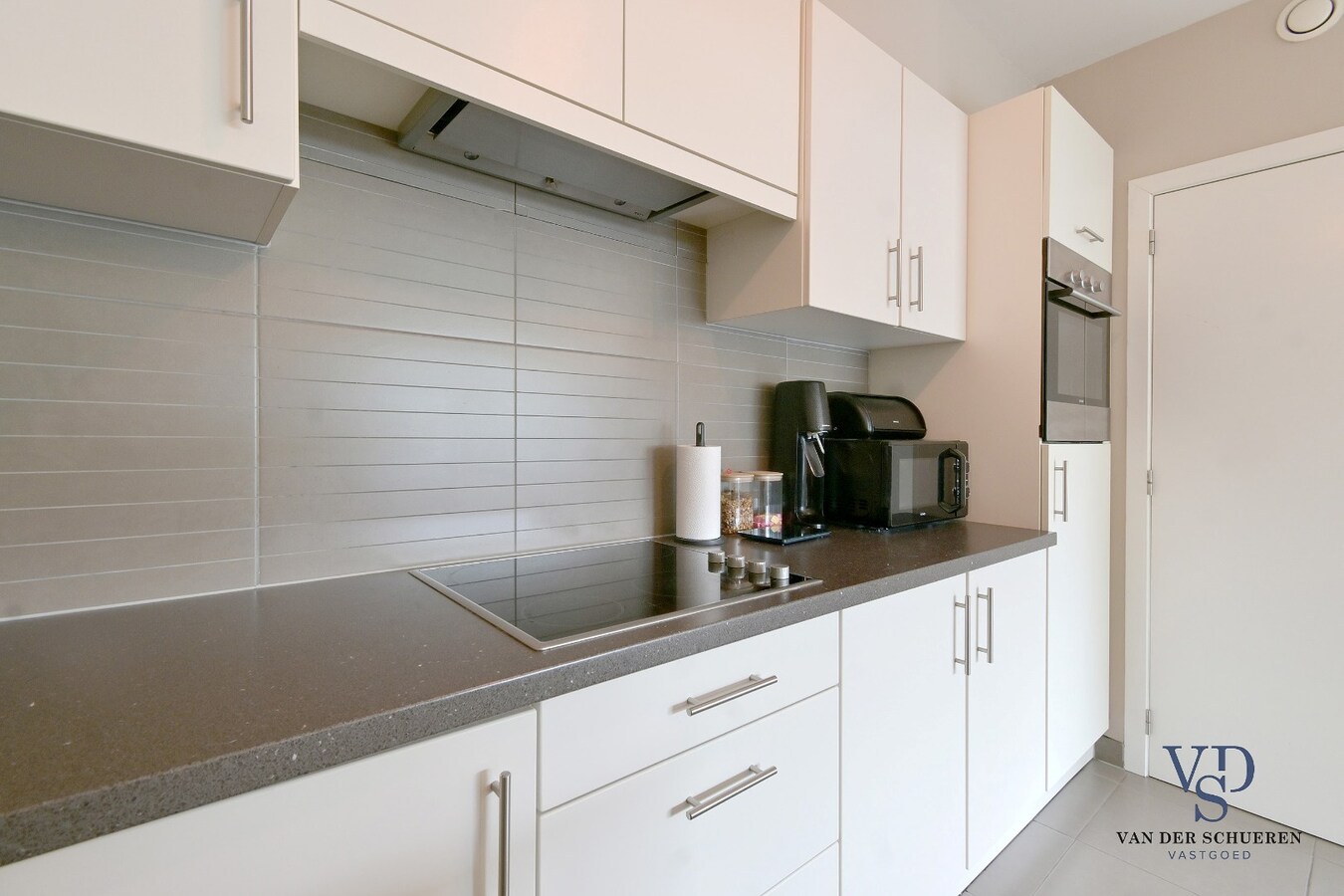 Modern appartement in hartje Dikkelvenne 