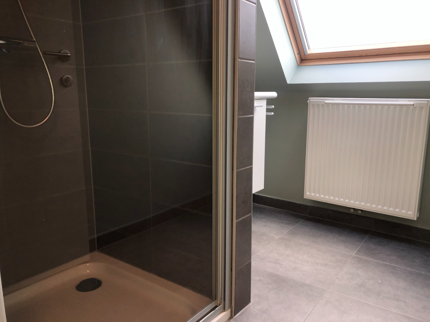 Ruim duplex appartement met 3 slpks en garage 