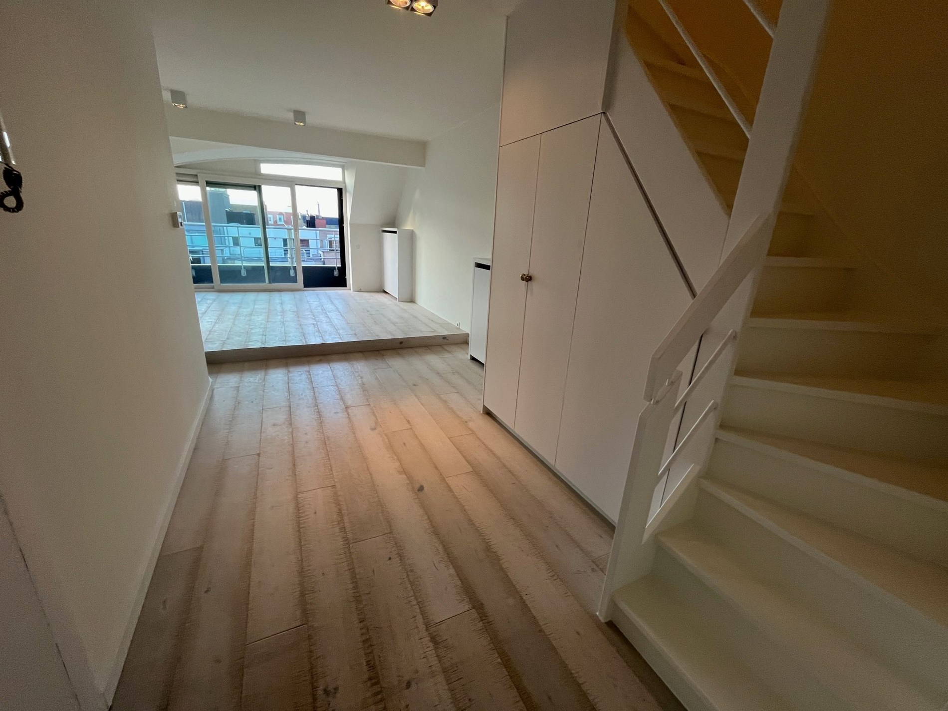 Appartement en duplex récent non meublé avec balcon orienté sud. 