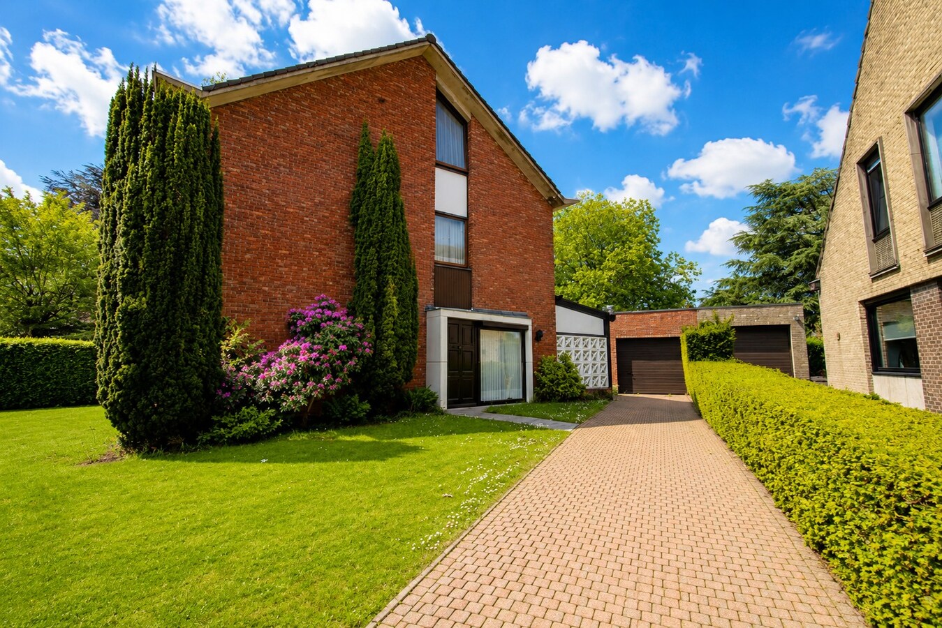 Karaktervolle open bebouwing met 6 kamers op 538 m² – unieke renovatiekans op topligging vlakbij station en centrum van Sint-Niklaas 